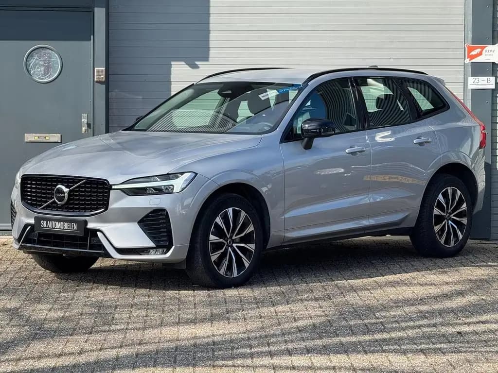 Main__Slider__Photo:Volvo XC60 2.0 B4 Plus Dark 02/2023-0