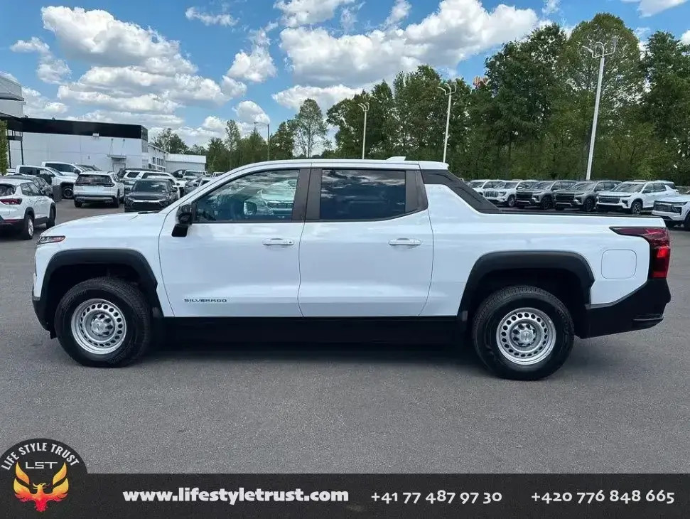 Main__Slider__Photo:Chevrolet Silverado MY2024 Silverado EV 3WT WorkTruck €54.900 T1 10/2024-1