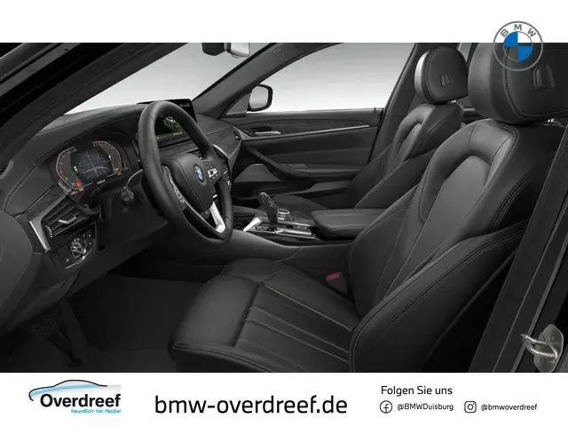 Main__Slider__Photo:BMW 5 Series 520d xDrive Touring Luxury Line Innovationsp. 10/2022-1