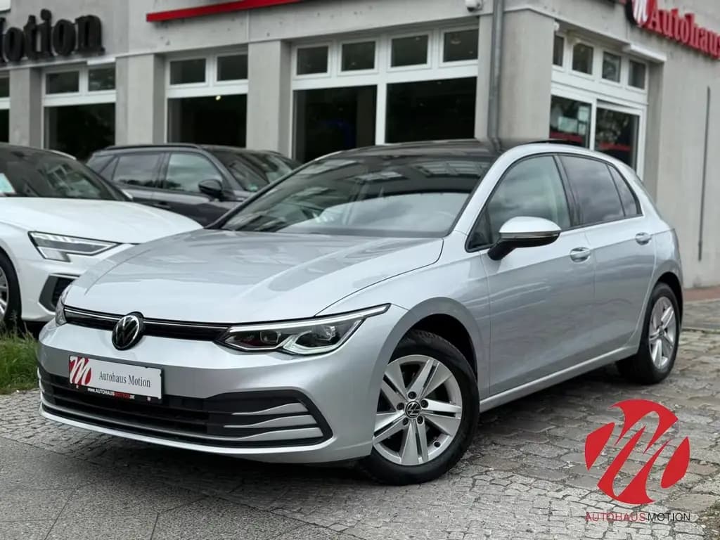Main__Slider__Photo:Volkswagen Golf VIII Life 2.0 TDI SCR DSG Pano Navi LED ACC 04/2022-0