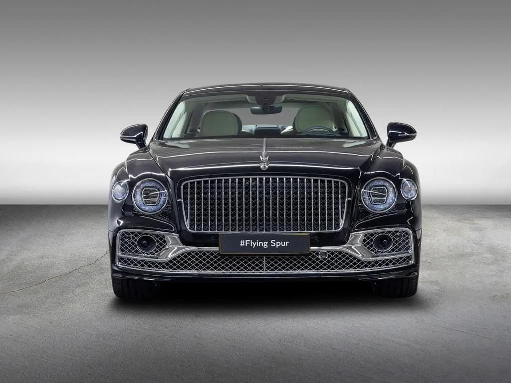 Main__Slider__Photo:Bentley Flying Spur V8 Azure |Piano Linen Veneer|Rotatin 06/2024-0