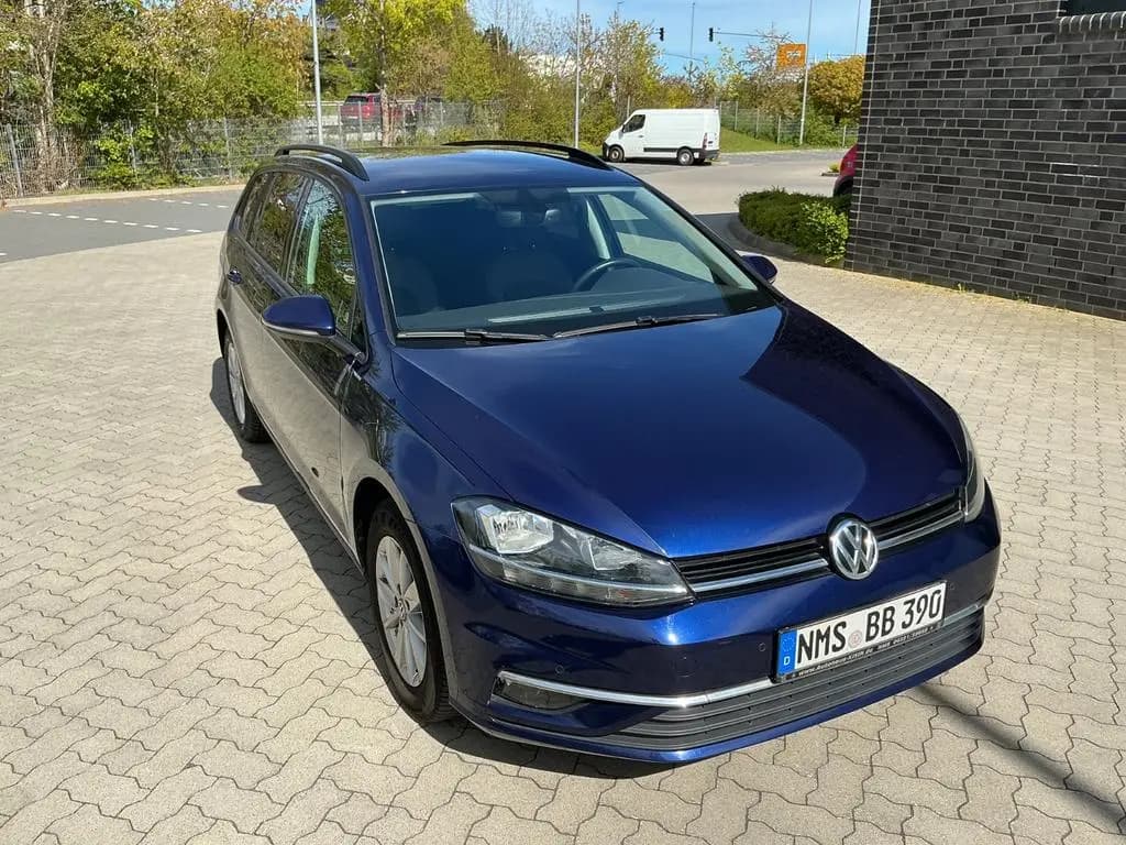Main__Slider__Photo:Volkswagen Golf 1.0 TSI BMT Trendline Variant Trendline 11/2017-0