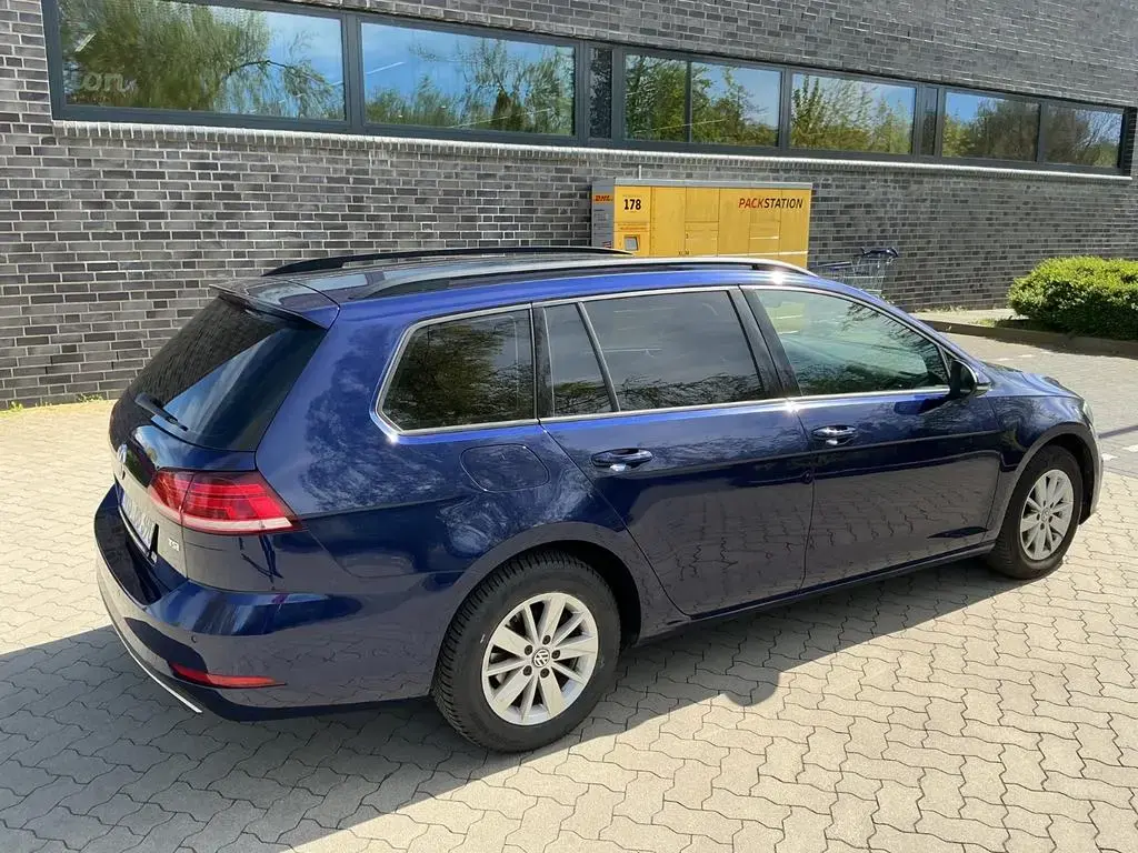 Main__Slider__Photo:Volkswagen Golf 1.0 TSI BMT Trendline Variant Trendline 11/2017-1