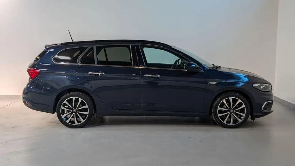 Main__Slider__Photo:Fiat Tipo 1.4 Lounge*PDC*SHZ*Navi*GJR* 03/2017-0