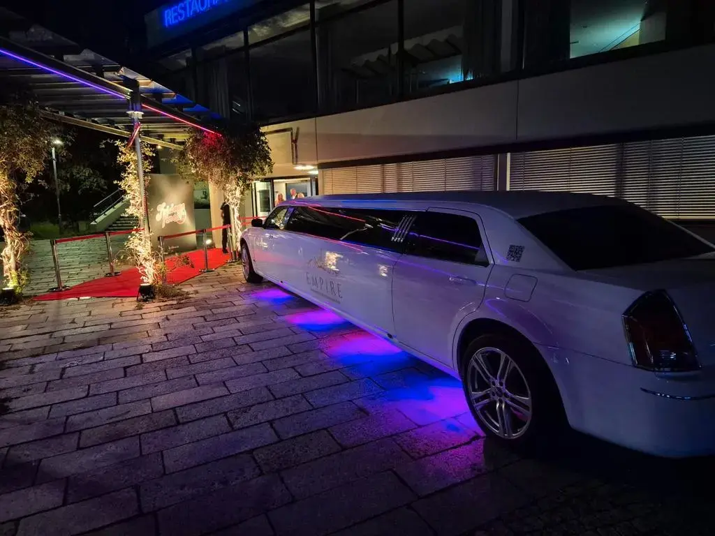 Main__Slider__Photo:Chrysler 300C Stretchlimousine in Weiß 07/2007-1