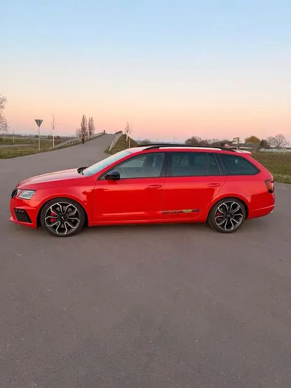 Main__Slider__Photo:Skoda Octavia RS 2.0 245ps AHK 8 fach bereift 01/2020-1
