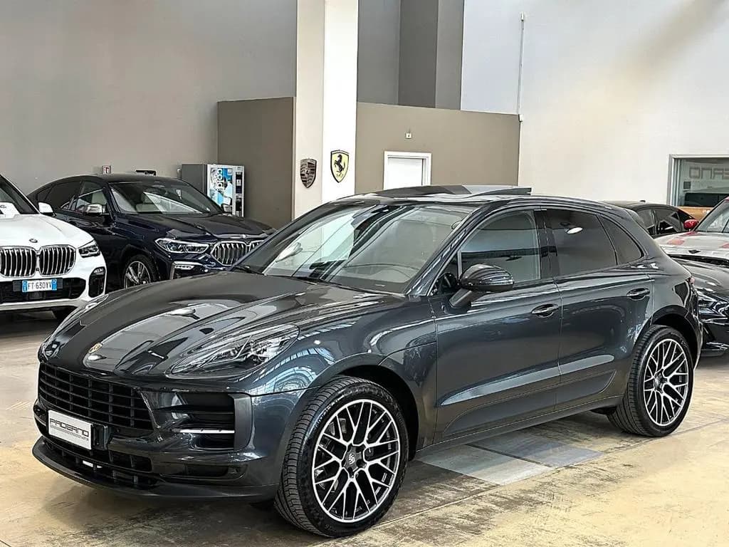 Main__Slider__Photo:Porsche Macan 2.0 245cv PDK-21"Tetto-PDLS-PASM-S 02/2019-0