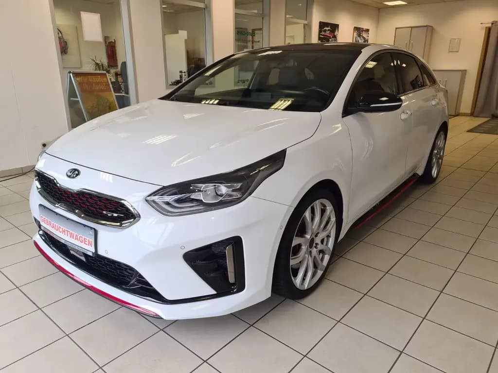 Main__Slider__Photo:Kia pro cee'd / LED / KAMERA / SCHECKHEFT / E-SITZ 12/2019-0