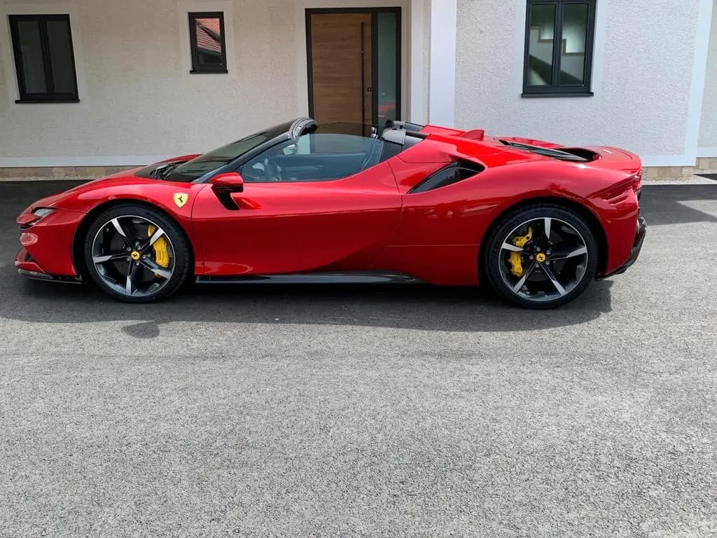 Main__Slider__Photo:Ferrari SF90 Spider null-0