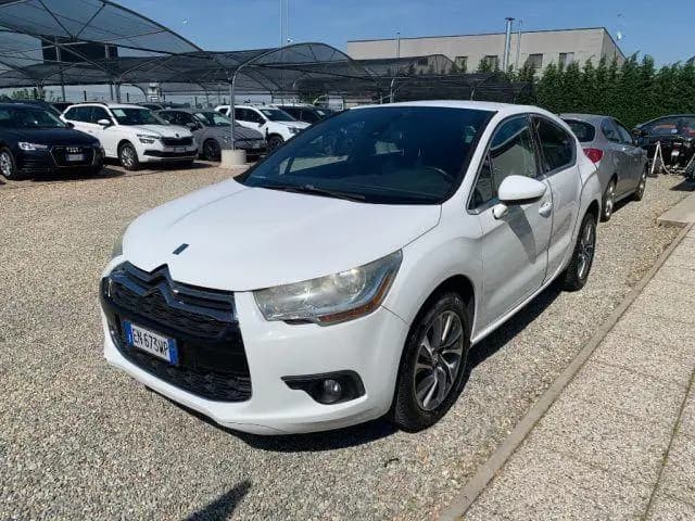 Main__Slider__Photo:DS Automobiles DS4 DS AUTOMOBILES DS 4 1.6 e-HDi 110 airdream Chic 09/2012-0