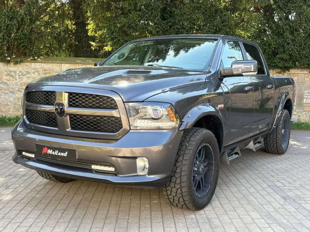 Main__Slider__Photo:Dodge RAM 1500*5.7 V8*AHK*RAM BOX*Hoch & Breit* 07/2015-0