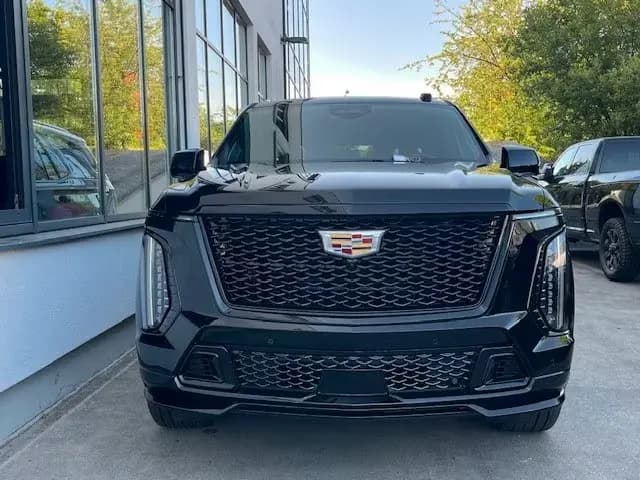 Main__Slider__Photo:Cadillac Escalade V-Series 6.2l V8 Kompressor 09/2025-0