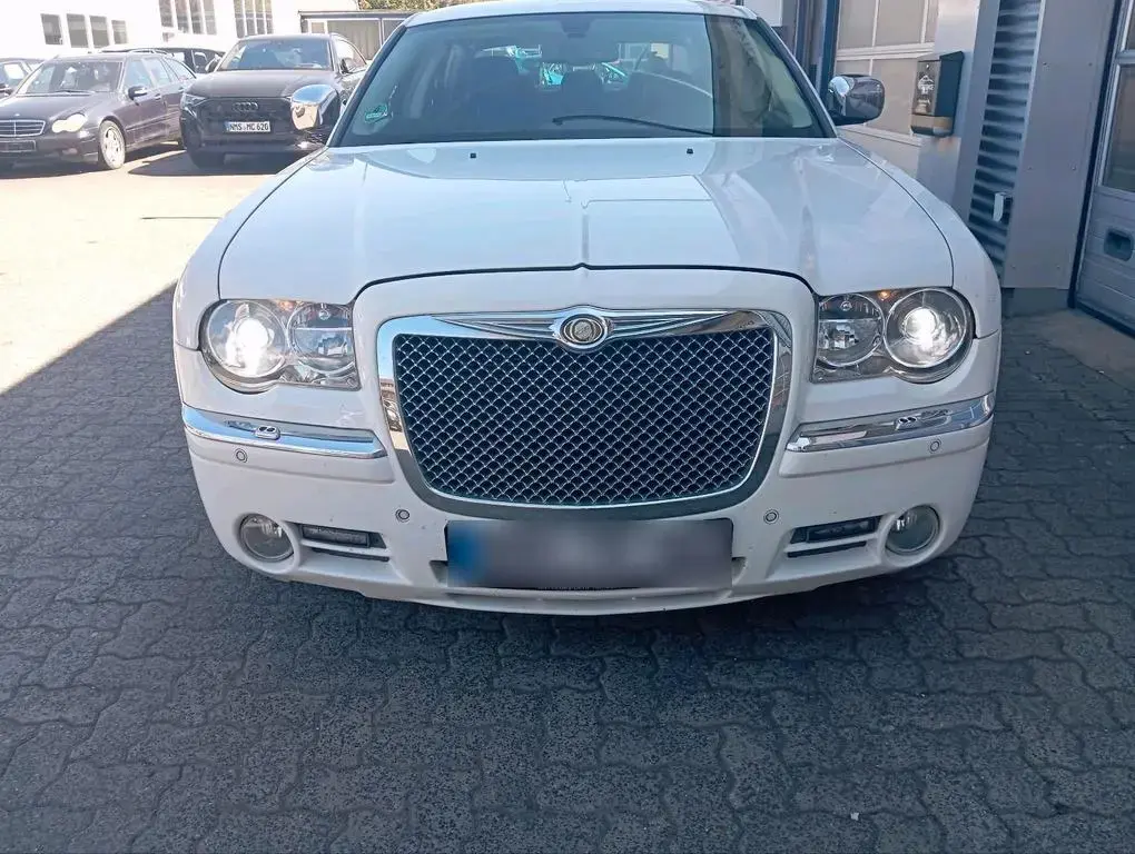 Main__Slider__Photo:Chrysler 300C 3.0 CRD Walter P. Edition 01/2010-1