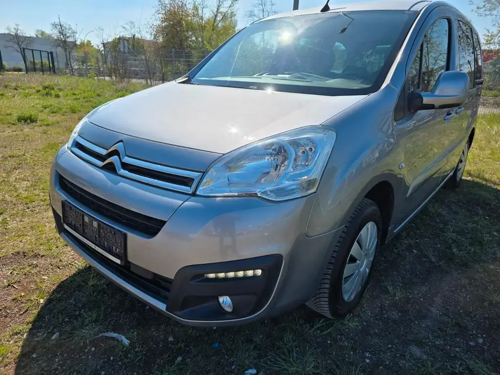 Main__Slider__Photo:Citroën Berlingo Kombi Selection 06/2017-1