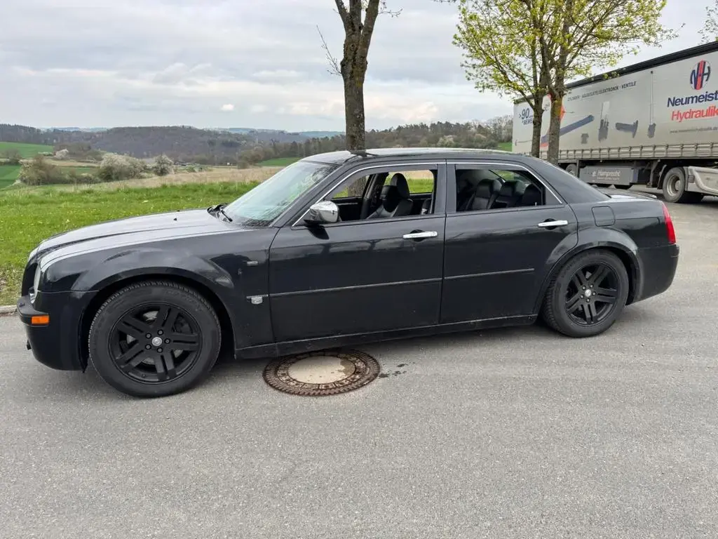 Main__Slider__Photo:Chrysler 300C 5.7 V8 HEMI Autom. - 01/2005-1