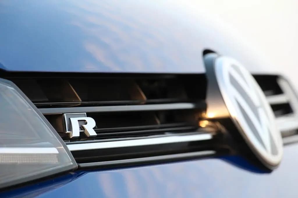 Main__Slider__Photo:Volkswagen VW Golf 7 R Variant Facelift | Lapiz Blau | DCC 10/2017-0