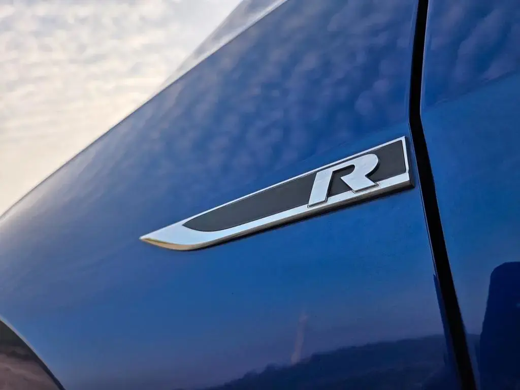 Main__Slider__Photo:Volkswagen VW Golf 7 R Variant Facelift | Lapiz Blau | DCC 10/2017-1