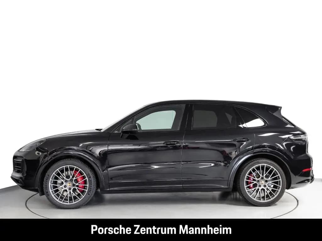 Main__Slider__Photo:Porsche Cayenne GTS Luftfahrwerk Chrono Standheizung Bos 10/2021-0