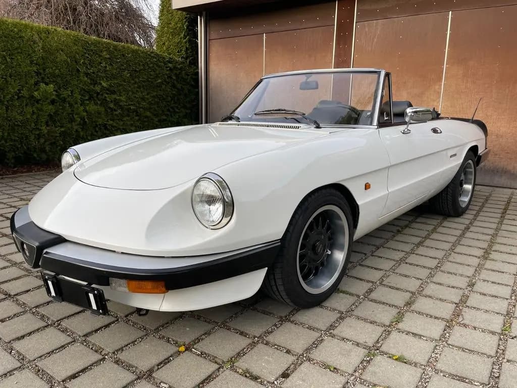 Main__Slider__Photo:Alfa Romeo Spider , Top Zustand, Wertgutachten 03/1987-0