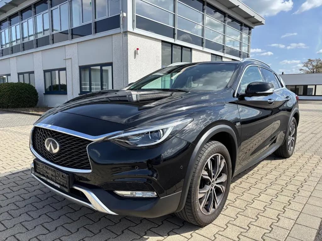 Main__Slider__Photo:Infiniti Q30 2.2 d AWD Premium LEDER PANORAMA AHK 10/2016-0