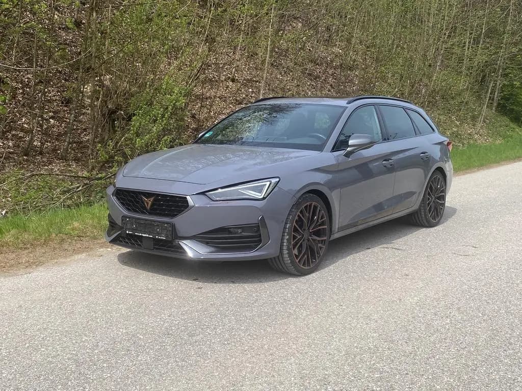 Main__Slider__Photo:Cupra Leon 2.0 TSI  VZ   Matrix /Sportschalensitze 04/2023-0