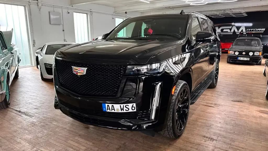 Main__Slider__Photo:Cadillac Escalade GMT EU6 6.2 V8 Sport Black Black 06/2022-0