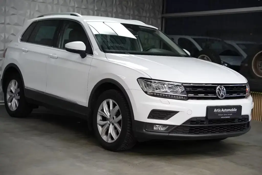 Main__Slider__Photo:Volkswagen Tiguan CARPLAY-NAVI*4-MOTION*STANDHEIZUNG 09/2020-1
