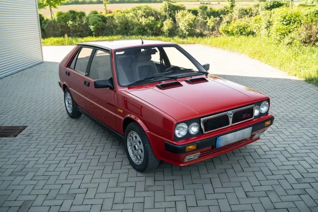 Main__Slider__Photo:Lancia Delta HF 4WD*Original*Top*Rostfrei*78 TKM Orig. 02/1988-0