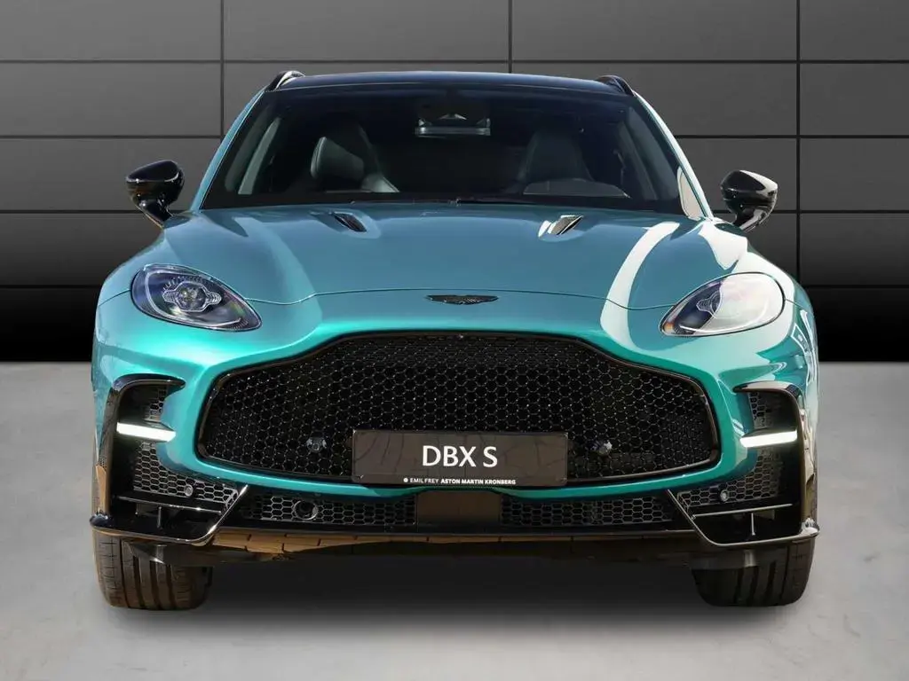 Main__Slider__Photo:Aston Martin DBX S null-1