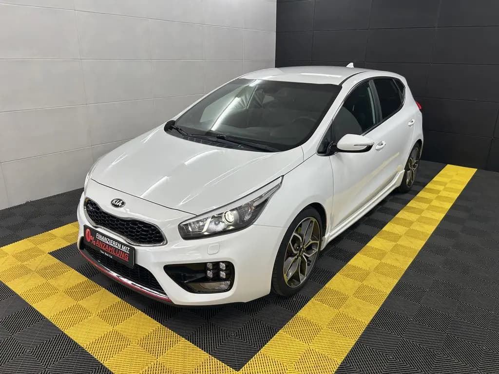 Main__Slider__Photo:Kia Ceed GT-Track+AHK+Navi+SHA+FLA+Temp+Carplay+SHZ 05/2018-0