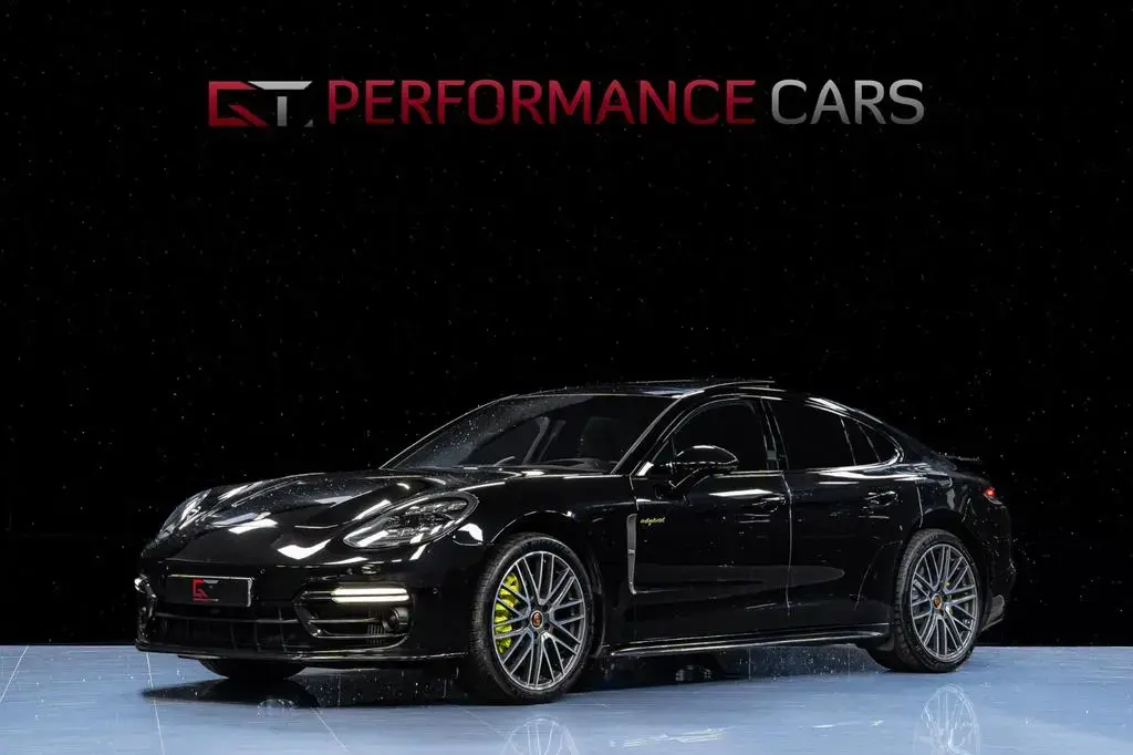 Main__Slider__Photo:Porsche Panamera 4 E-Hyb PLATINUM SportDesign RED Pano 09/2023-1