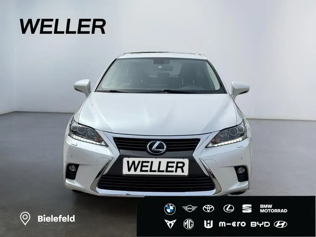 Main__Slider__Photo:Lexus CT 200h Executive Line *LED*GSD*Velours*BT*Color 10/2017-1