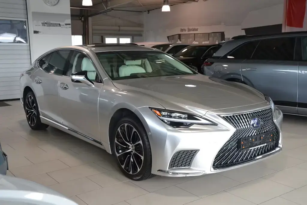 Main__Slider__Photo:Lexus LS 500h Luxury Line Allradantrieb 06/2023-1