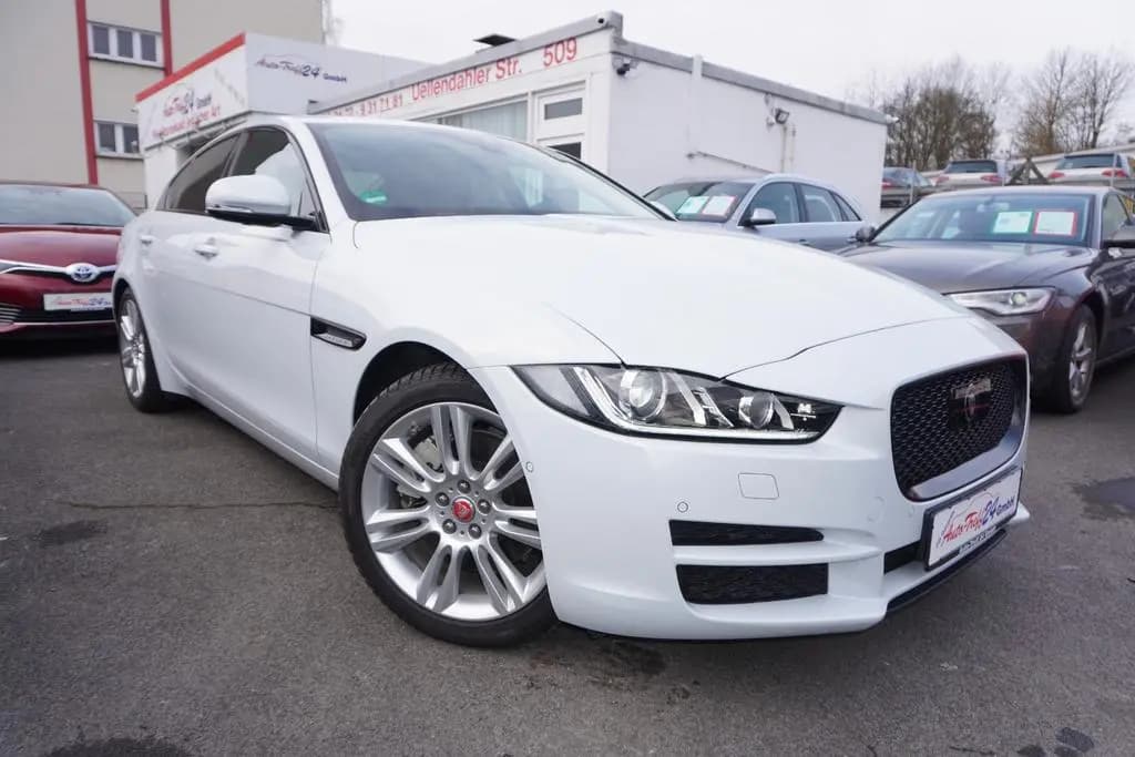 Main__Slider__Photo:Jaguar XE 25T Portfolio *nur 8.300KM*1.Hand*TOP Ausst. 03/2016-0