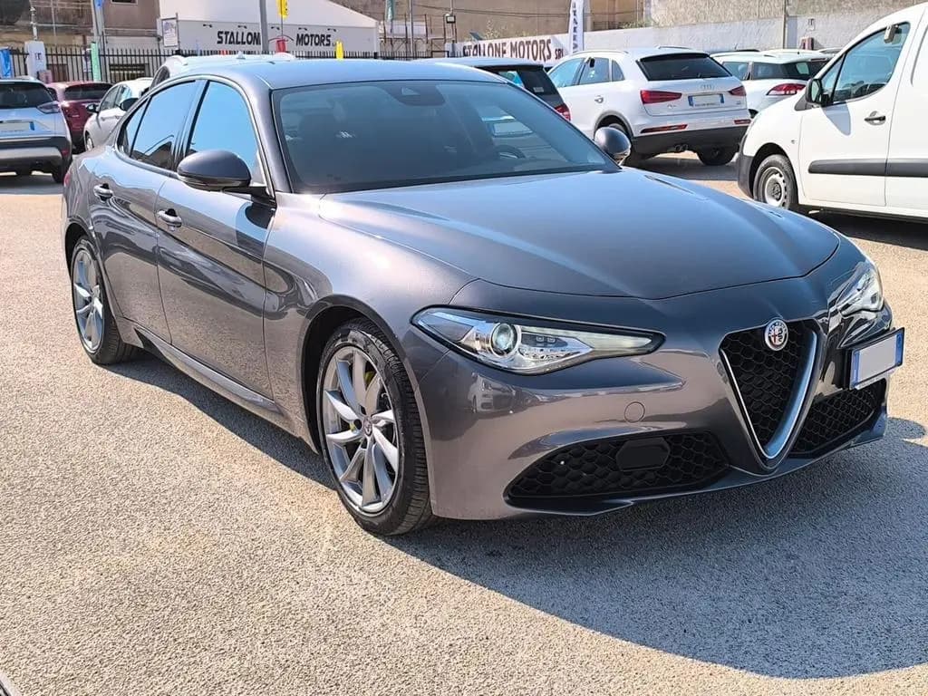 Main__Slider__Photo:Alfa Romeo Giulia 2.2 CC 160 CV Business 2021 11/2021-0