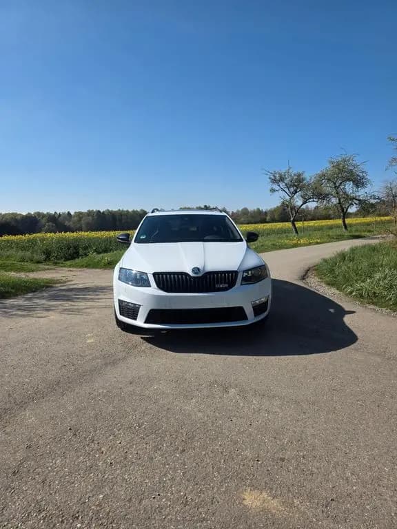 Main__Slider__Photo:Skoda Octavia 2.0 TSI DSG RS Combi RS 09/2015-0