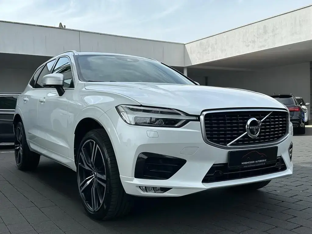 Main__Slider__Photo:Volvo XC60 D5 AWD R Design 360° | B&W | AHK | Panorama 06/2017-1