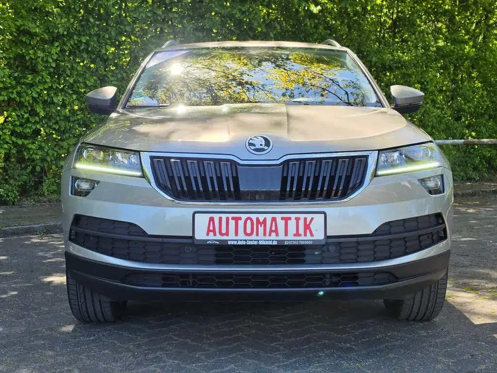 Main__Slider__Photo:Skoda Karoq Style*1.HD*Navi*LED*Kamera*ACC*DAB*R&L.Sen 04/2019-1