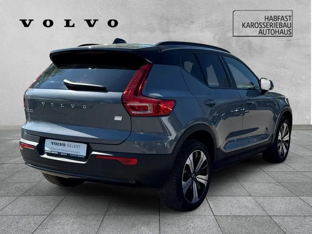 Main__Slider__Photo:Volvo XC40 Plus Recharge Pure Electric 2WD StandHZG AH 03/2023-1