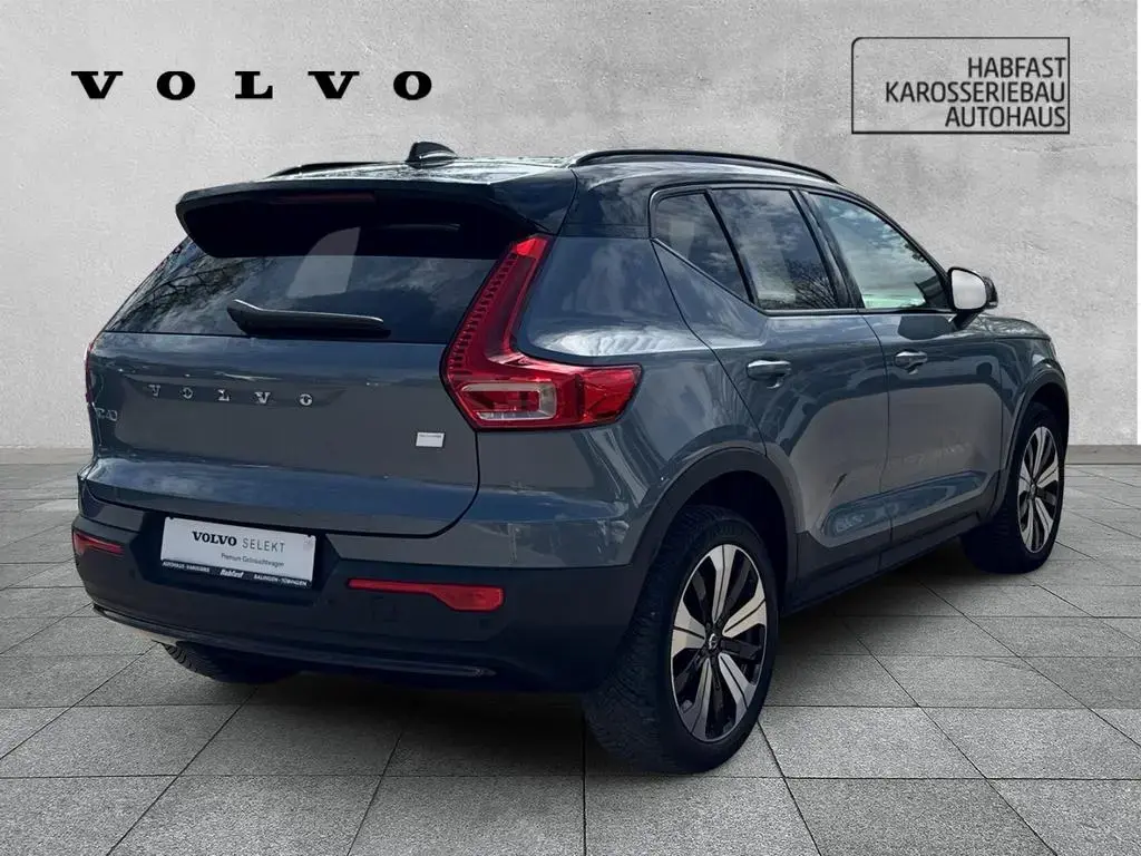 Main__Slider__Photo:Volvo XC40 Plus Recharge Pure Electric 2WD StandHZG Di 03/2023-1