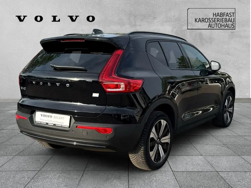 Main__Slider__Photo:Volvo XC40 Ultimate Recharge Pure Electric 2WD StandHZ 03/2023-1