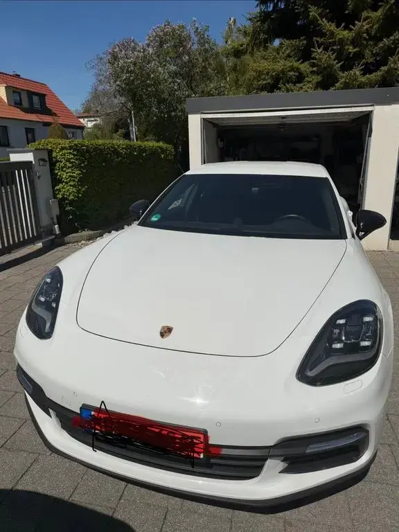 Main__Slider__Photo:Porsche Panamera 4 E-Hybrid - 05/2019-1