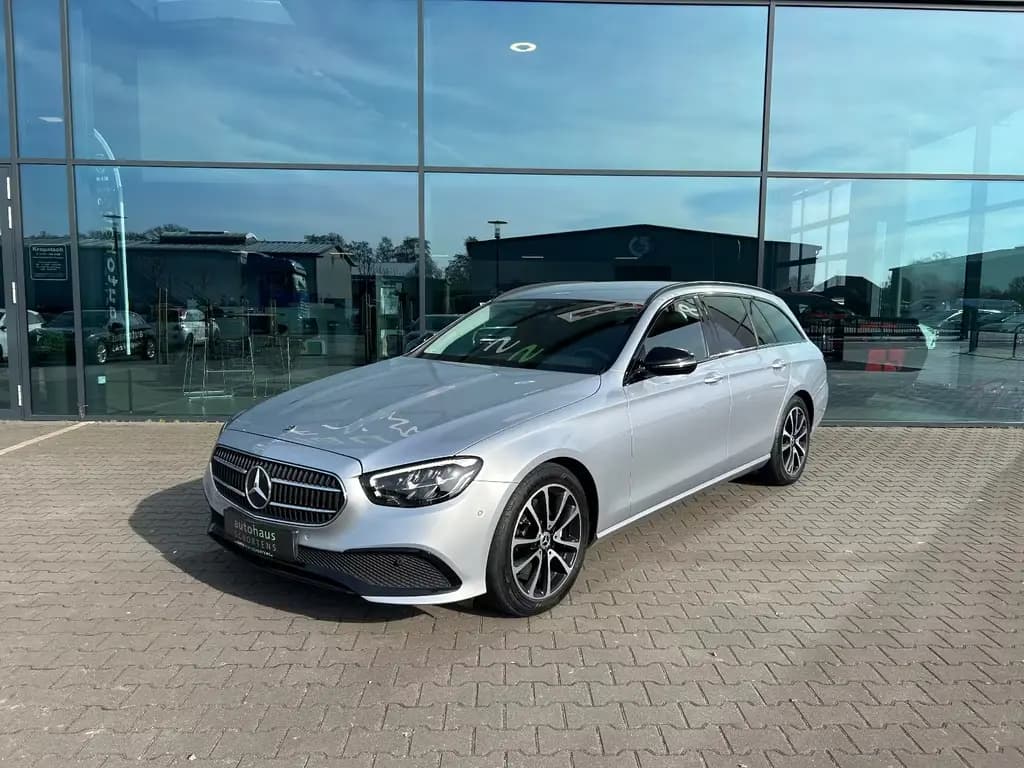 Main__Slider__Photo:Mercedes-Benz E-Class d T Avantgarde Autom. Night Widescreen MBUX 05/2022-0