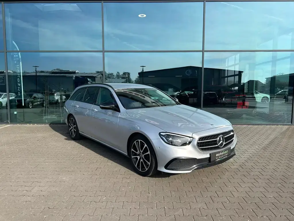 Main__Slider__Photo:Mercedes-Benz E-Class d T Avantgarde Autom. Night Widescreen MBUX 05/2022-1