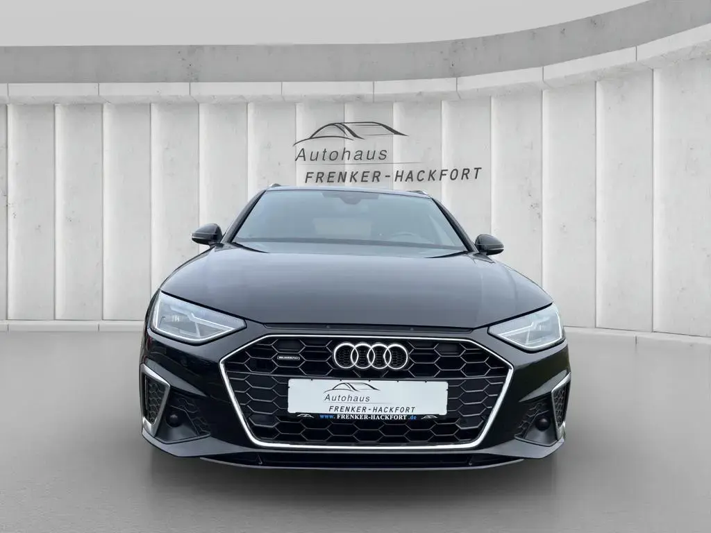 Main__Slider__Photo:Audi A4 Avant 40 TDI quattro 2X S line MMI Kamera 08/2022-1