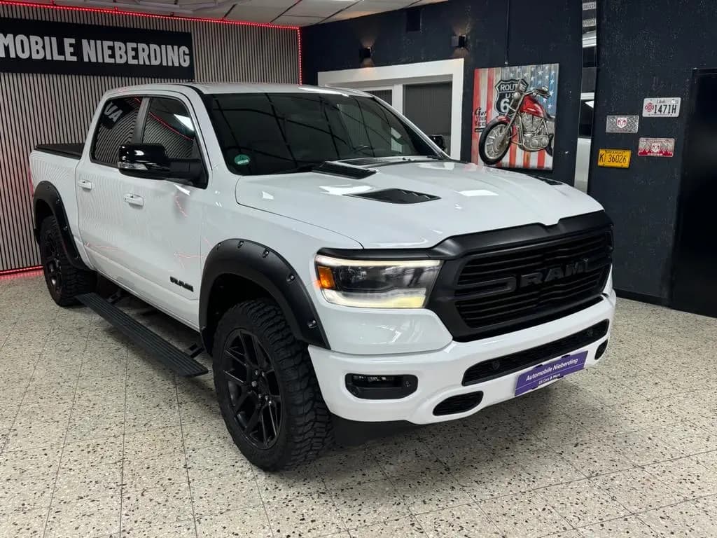 Main__Slider__Photo:Dodge RAM 5.7 HEMI 4X4 / Laramie / CrewCab / Night.Edt 03/2021-0