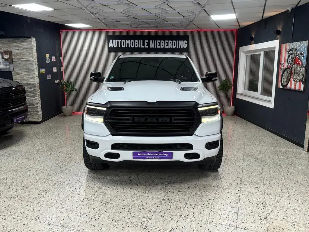 Main__Slider__Photo:Dodge RAM 5.7 HEMI 4X4 / Laramie / CrewCab / Night.Edt 03/2021-1