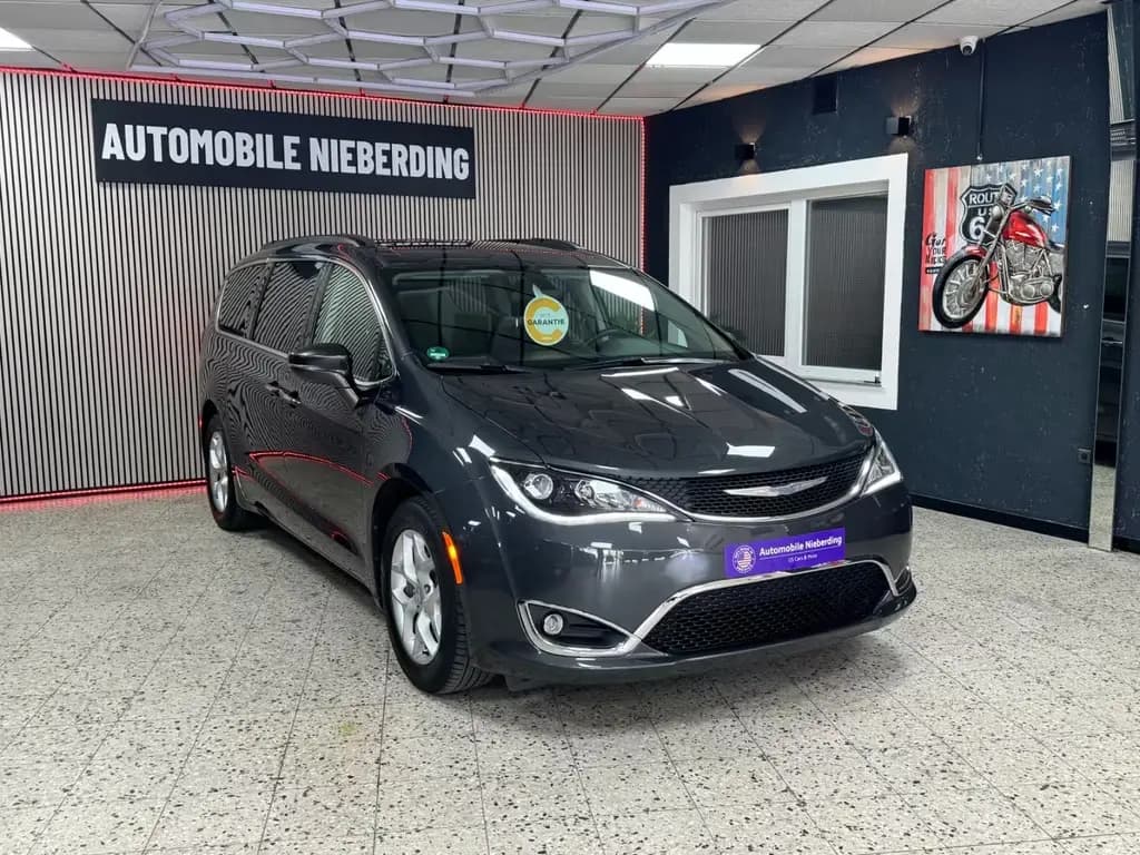 Main__Slider__Photo:Chrysler Pacifica 3.6 V6 / Kamera / 8 Sitzer / TÜV NEU 10/2018-0