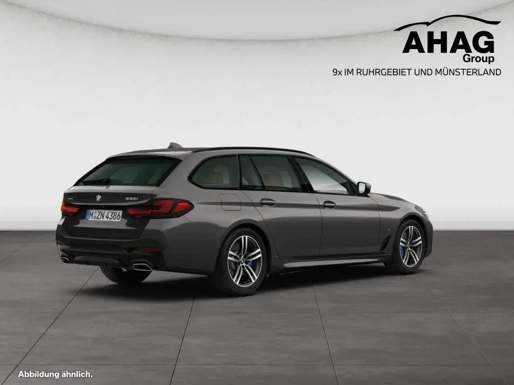 Main__Slider__Photo:BMW 5 Series 530i xDrive Touring 06/2021-1
