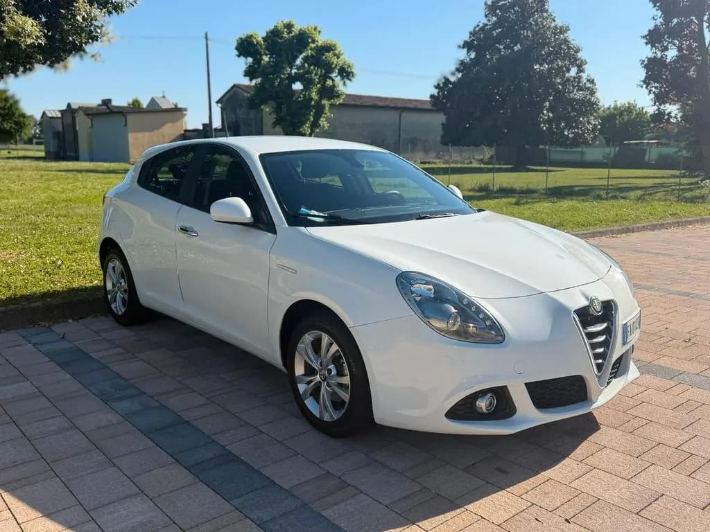 Main__Slider__Photo:Alfa Romeo Giulietta 1.6 JTDm-2 120 CV Distincti 07/2015-0